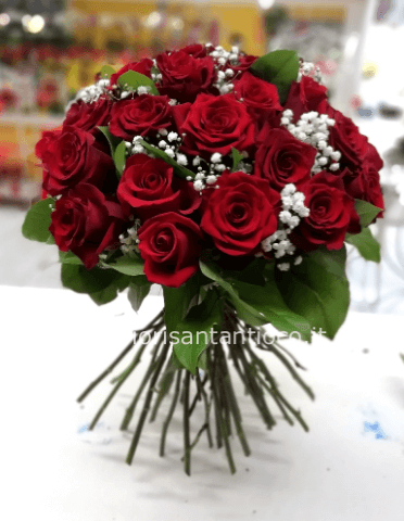 bouquet 25 rose rosse a bocciolo piccolo altezza 50 cm piu decorazioni