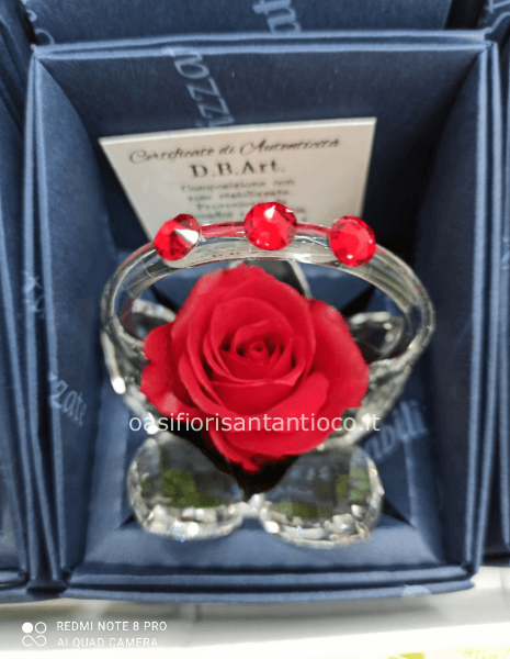 Rose stabilizzate rosse in base in cristallo e Swarovski