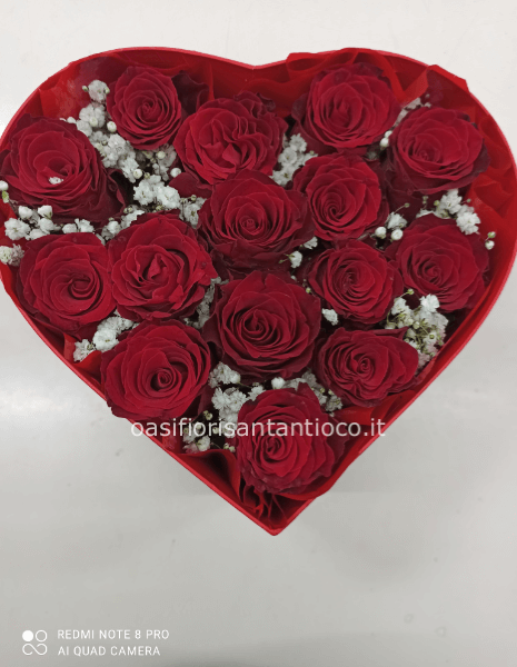 Flower box con 10 rose rosse e decorazioni