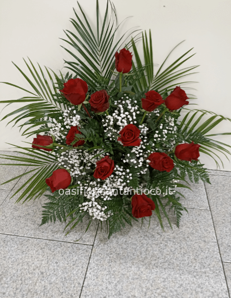 Composizione funebre con rose rosse