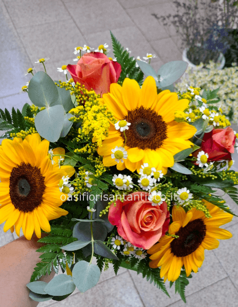 bouquet girasoli e rose 