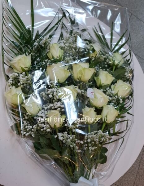 Mazzo funebre 15 rose bianche e gisofila