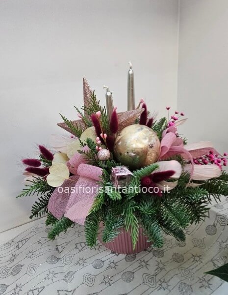 Composizione Natalizia sul rosa con ceramica