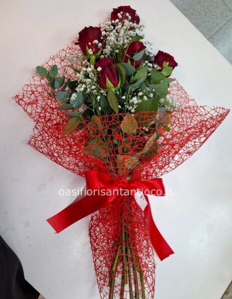 5 rose rosse da 50cm ben confezionate 
