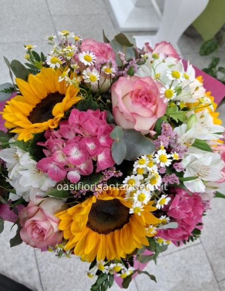 bouquet sul rosa con girasoli